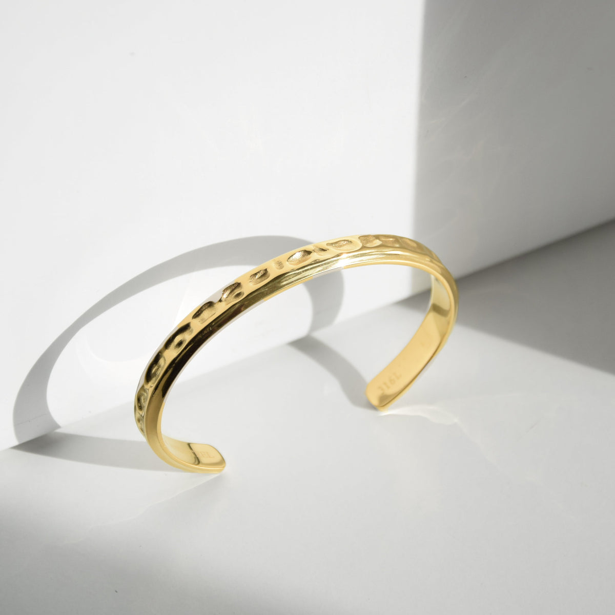 Armreif HAMMERED - ROCK & STEEL GERMANY