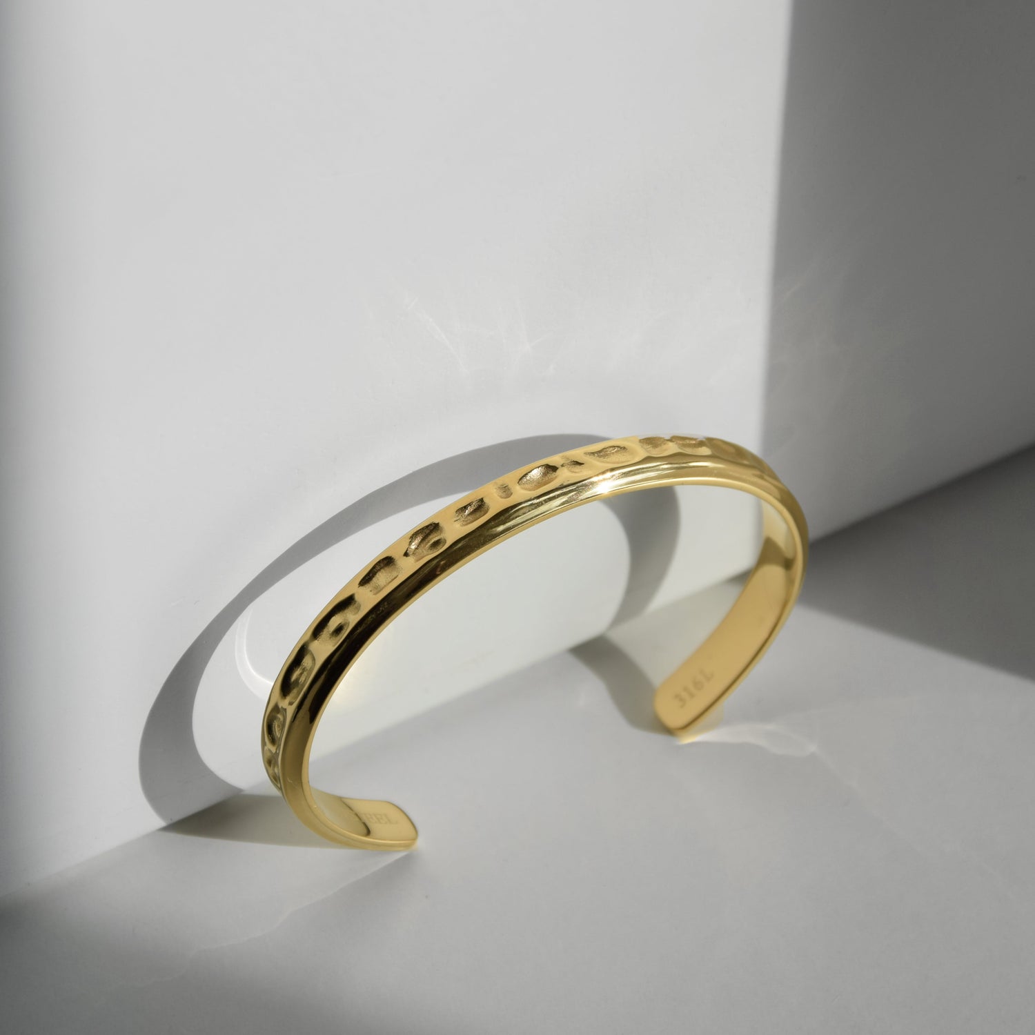 Armreif HAMMERED - ROCK & STEEL GERMANY