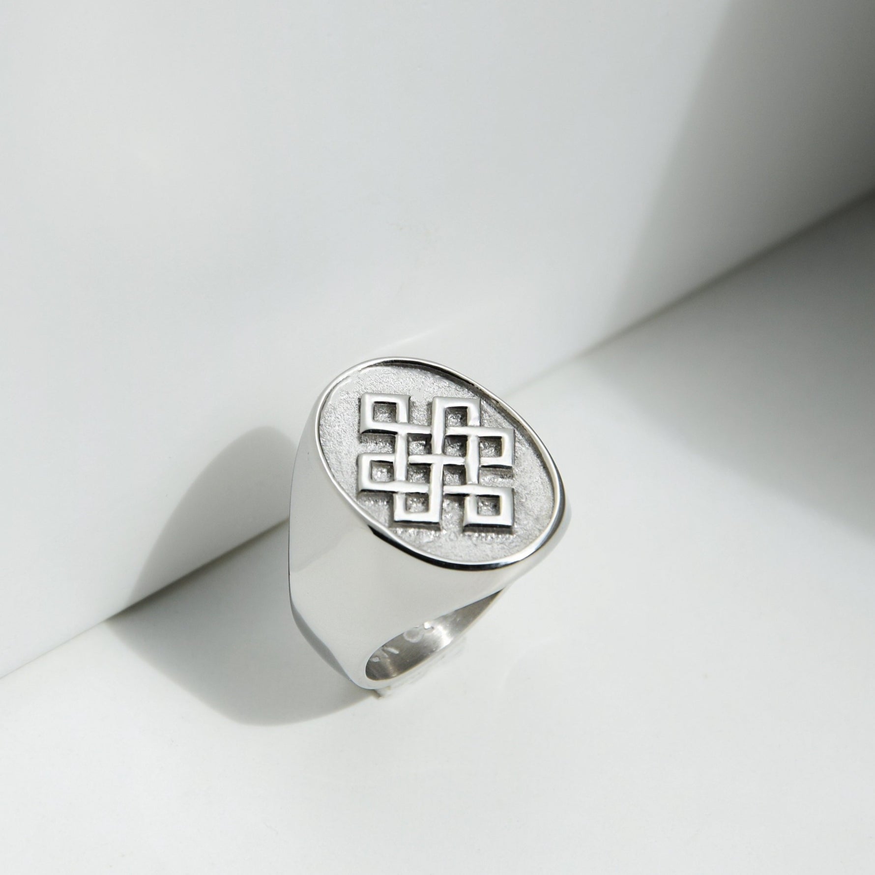 Wisdom Ring | Siegelring mit Glückszeichen | Wisdom Herrenring | Rock & Steel Germany