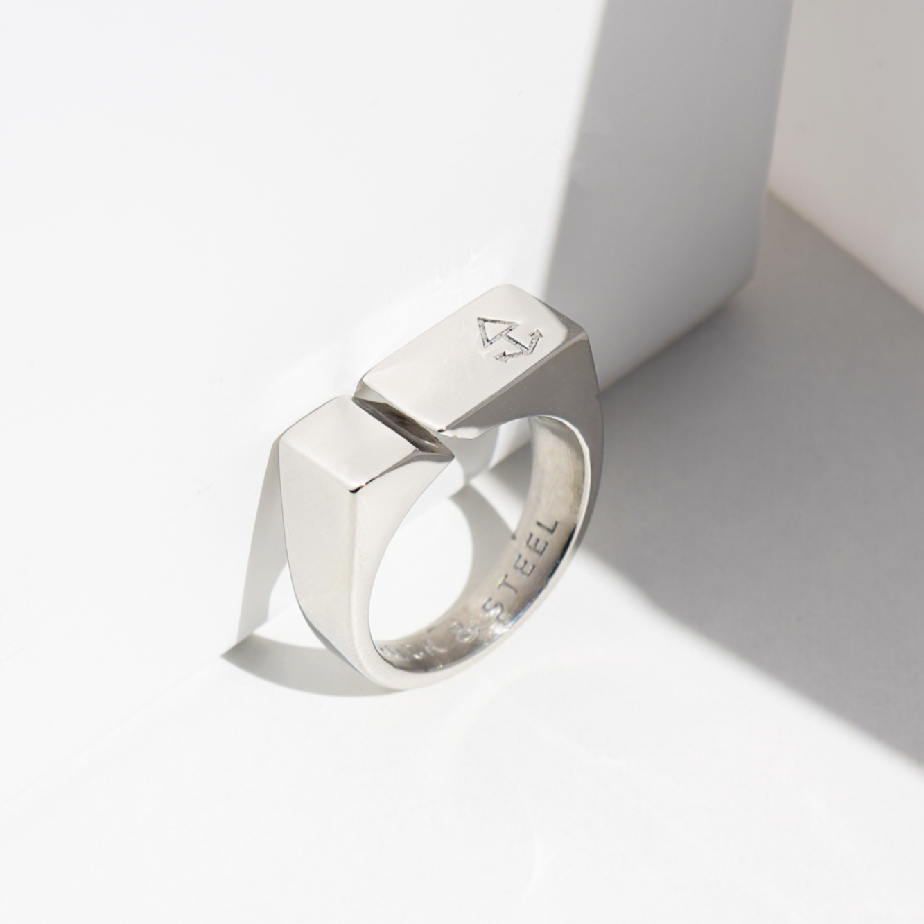 Ring Divided | Cool und edgy Herrenring | Rock & Steel Germany