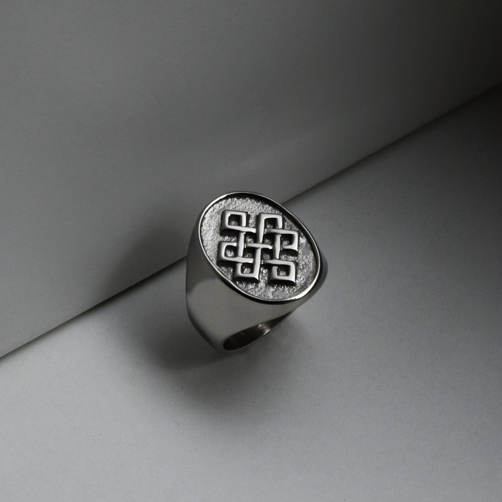 Wisdom Ring | Siegelring mit Glückszeichen | Wisdom Herrenring | Rock & Steel Germany