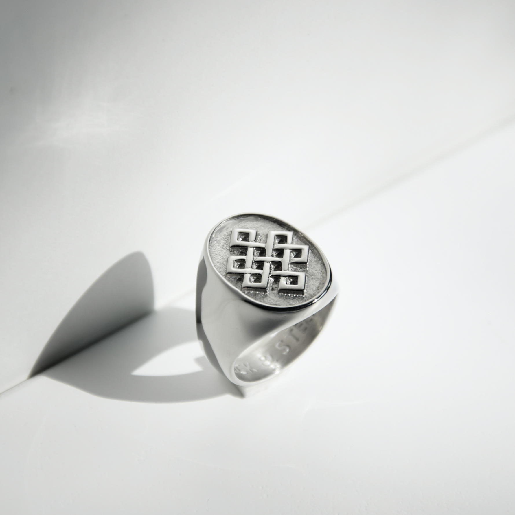 Wisdom Ring | Siegelring mit Glückszeichen | Wisdom Herrenring | Rock & Steel Germany