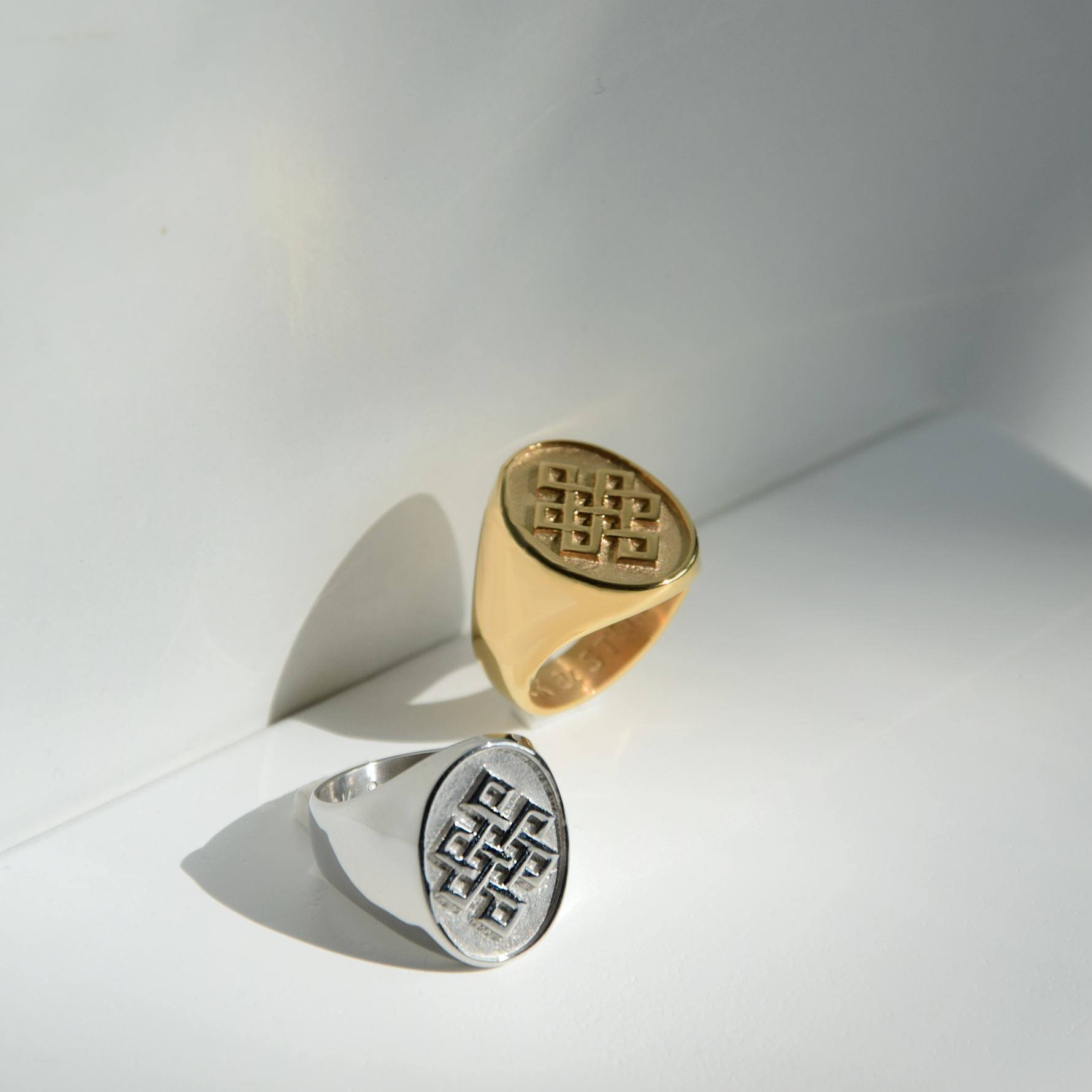 Wisdom Ring | Siegelring mit Glückszeichen | Wisdom Herrenring | Rock & Steel Germany