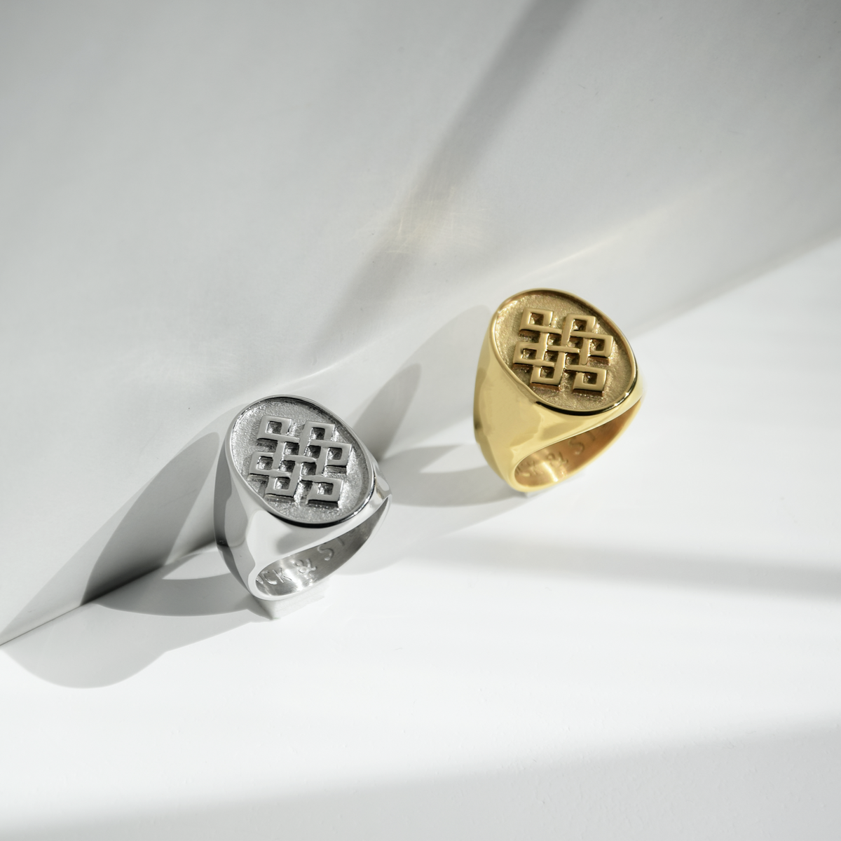 Wisdom Ring | Siegelring mit Glückszeichen | Wisdom Herrenring | Rock & Steel Germany