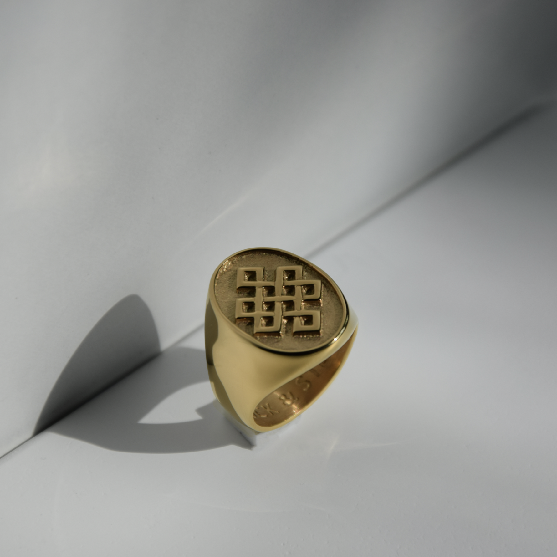 Wisdom Ring | Siegelring mit Glückszeichen | Wisdom Herrenring | Rock & Steel Germany